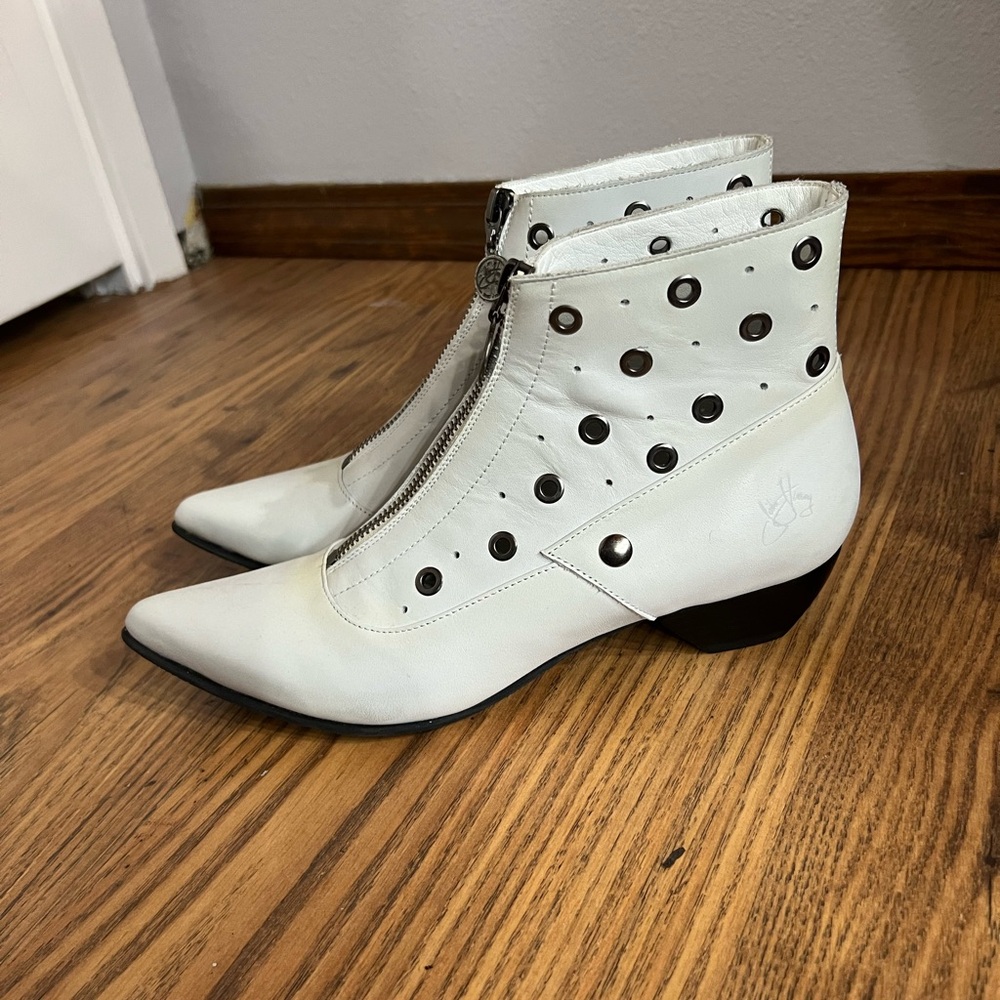 Fluevog Truth "Susie" zippered booties, white, size 7 - Picture 2 of 6